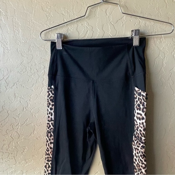 Zyia Black crop legging with cheetah stripe - Picture 6 of 8
